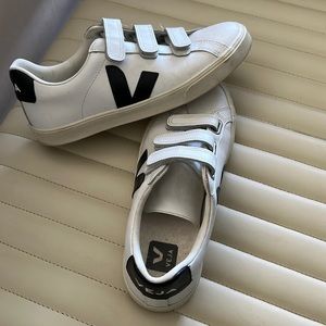 Veja ‘Recife’ black and white signature sneaker